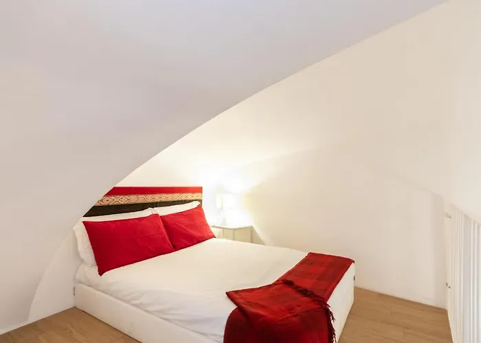Charming Studio Near Piazza Castello By Wonderful Italy