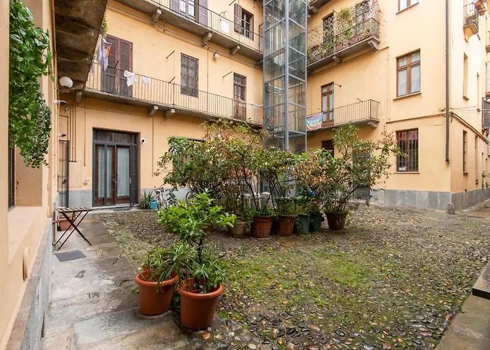 Charming Studio Near Piazza Castello By Wonderful Italy